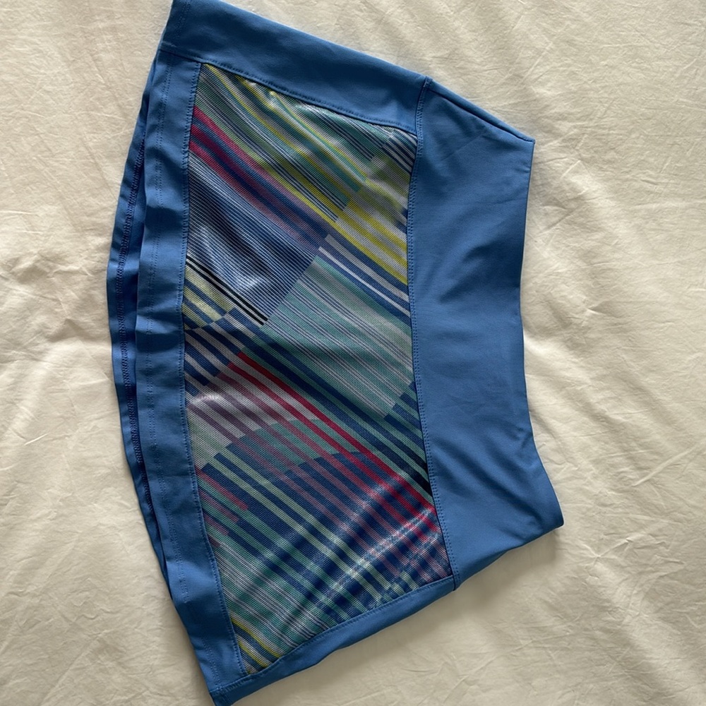Blue/rainbow mesh Lucky in Love tennis skort in EUC. Size M, 13.5” length